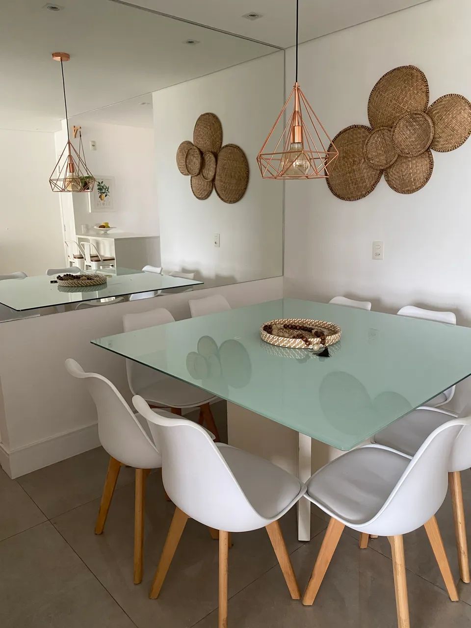 Mesa com 8 cadeiras
