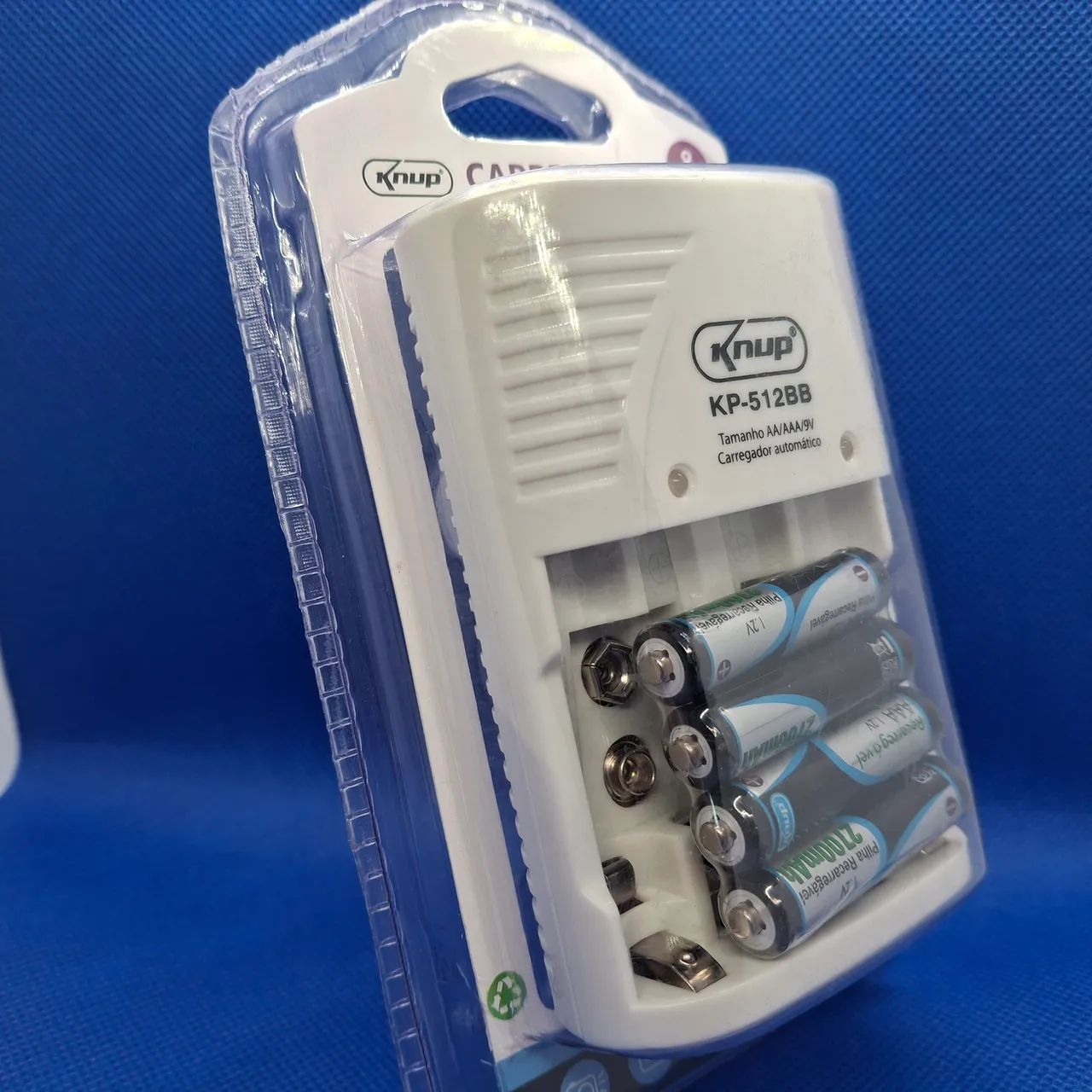 CARREGADOR DE PILHAS COM 4 PILHAS RECARREGÁVEL AAA 