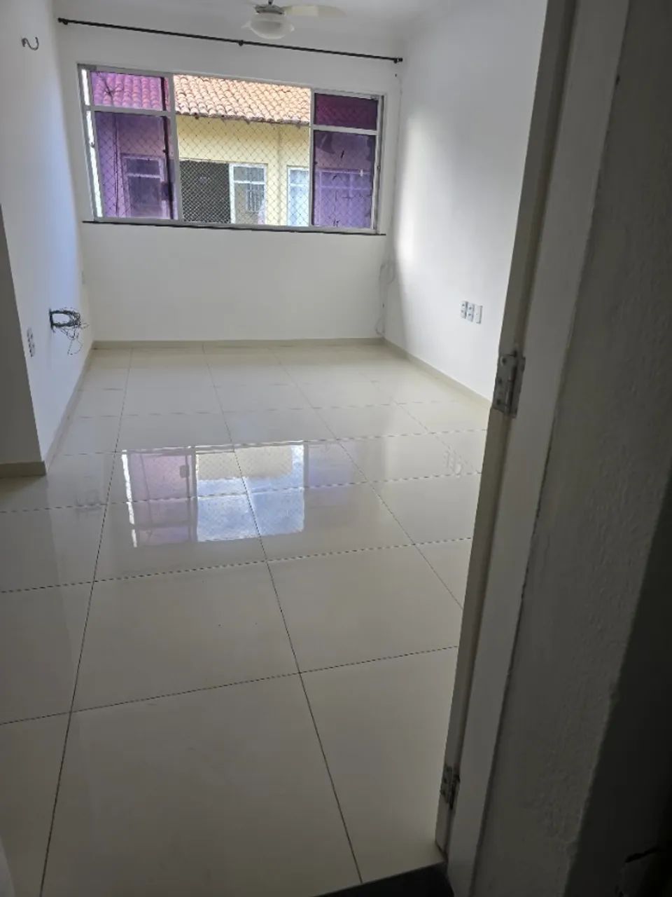 Apartamento na Av. Francisco Sá com 2 quartos. Ótimo estado.
