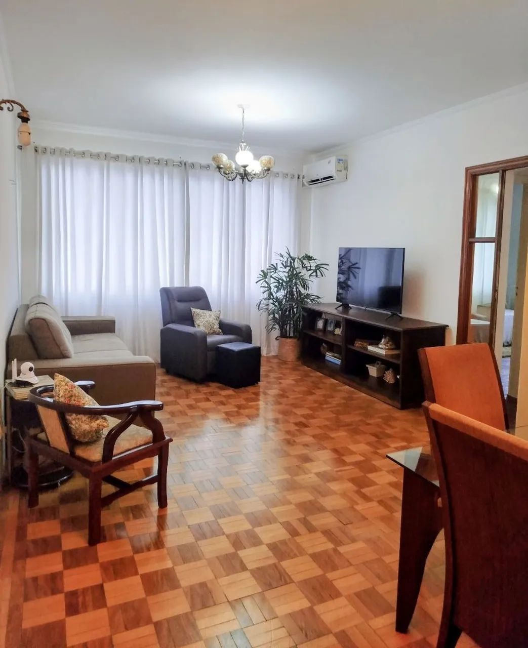 Apartamento amplo 2 dormitórios - garagem fechada  - Foto 2