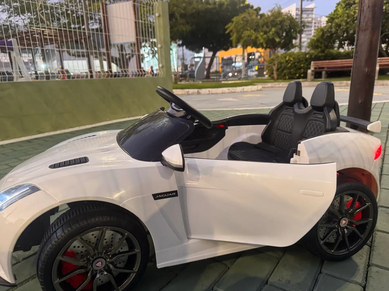 Carro infantil Elétrico Jaguar 12V - Foto 4