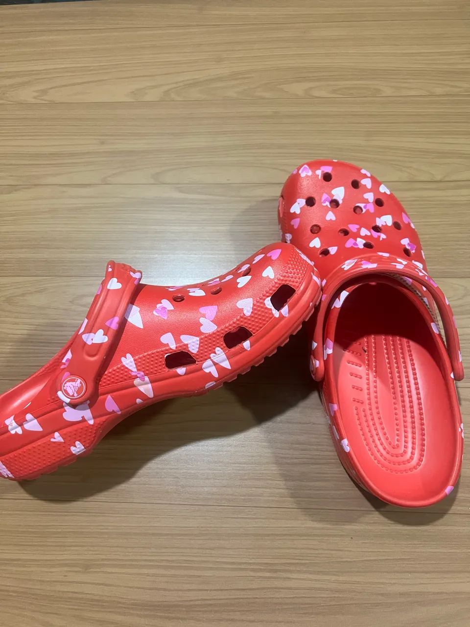 Crocs original estampa de coração  - Foto 2