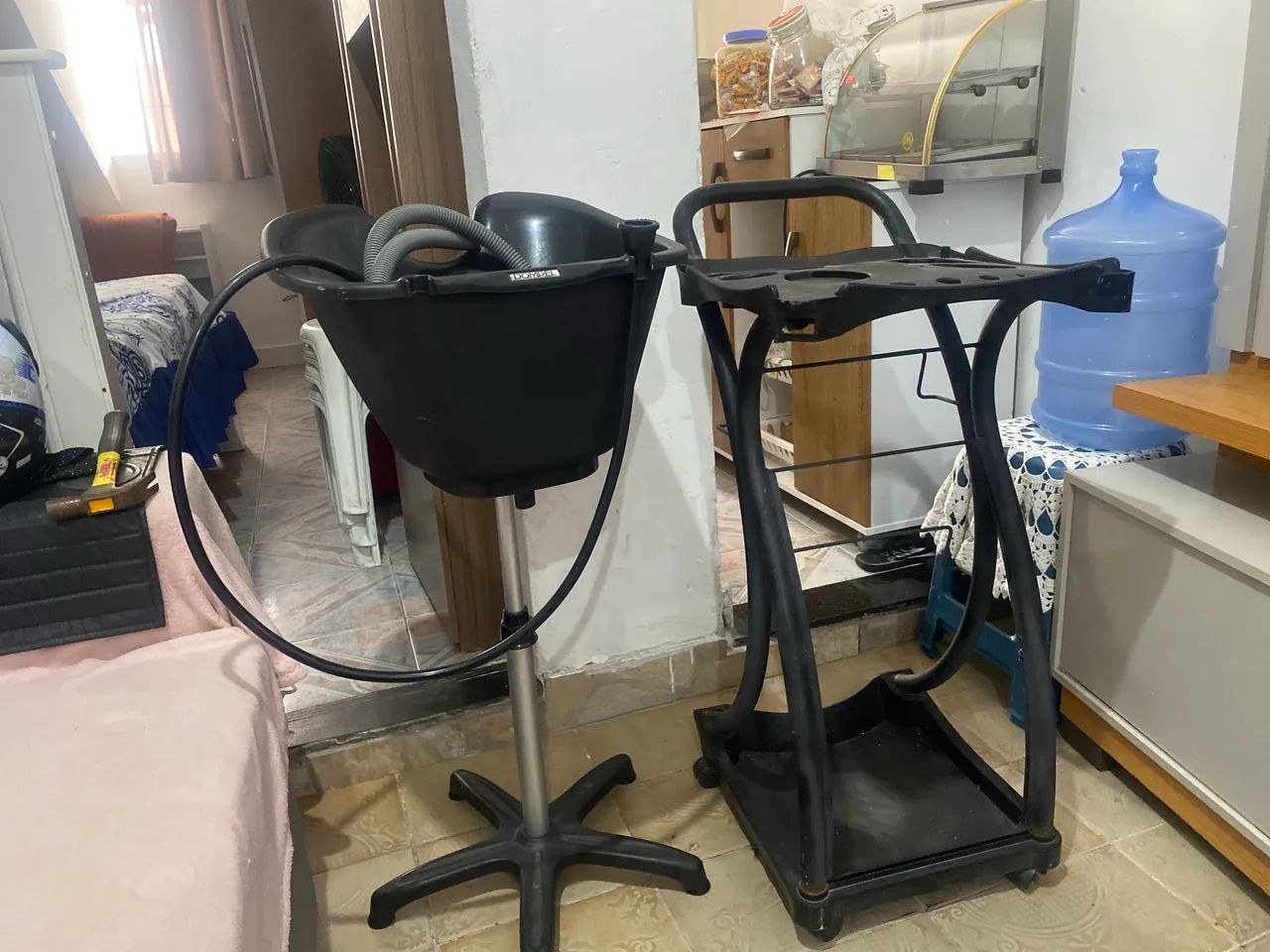 Lavatório e mesa de salão cabeceira 