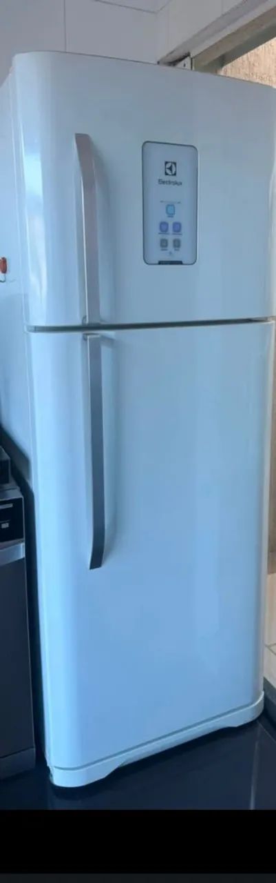 Geladeira Electrolux 433L com defeito 
