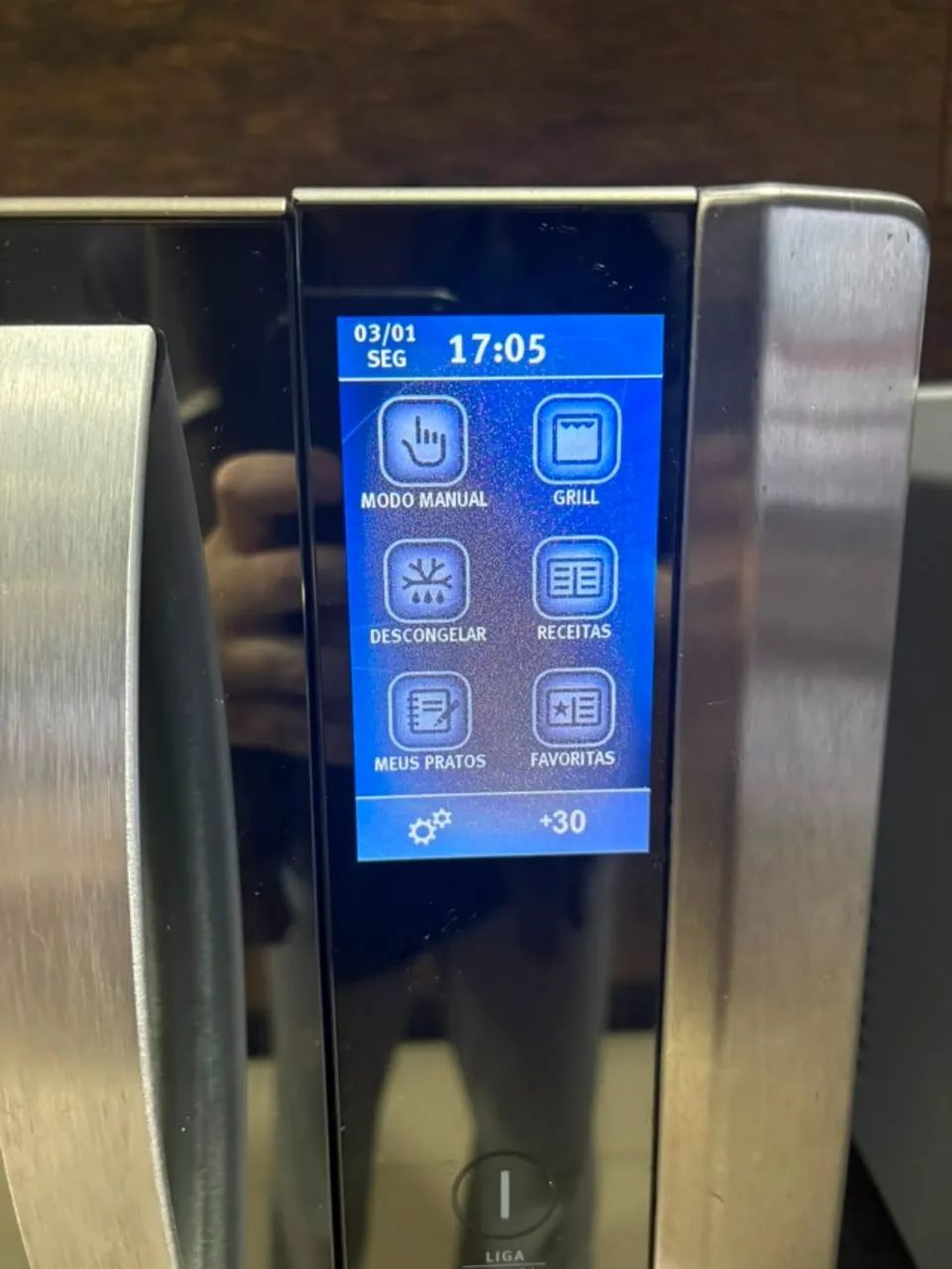 Micro-ondas Grill Inox Electrolux 42L - Foto 3