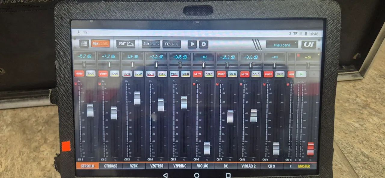 Rack com Mesa Digital Soundcraft UI16 - Foto 3