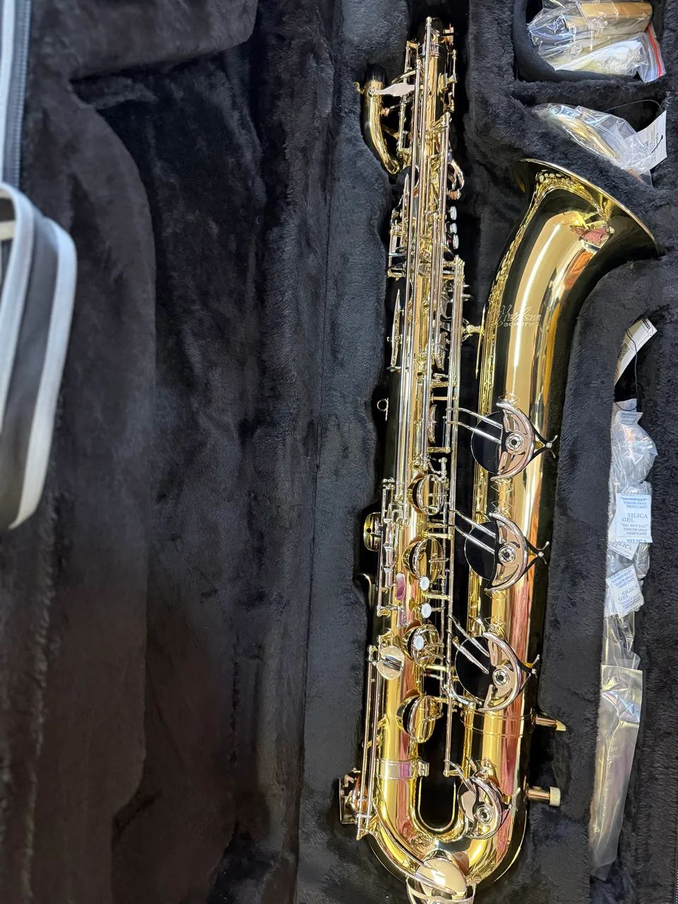 Sax Baritono Dourado com Prata Lab grave  - Foto 3