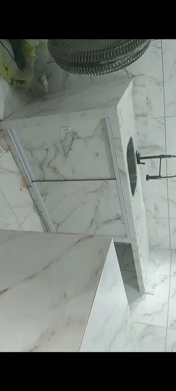 Trabalho com instalações de porcelanato e cerâmica 