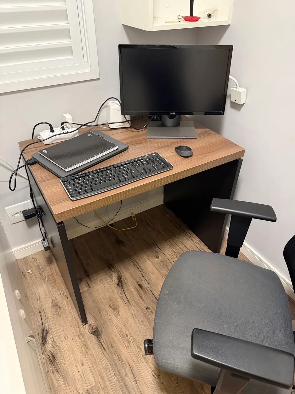 Mesa de computador de madeira 