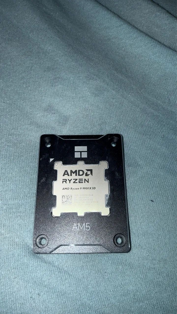 Ryzen 9 9900X3D - Foto 2