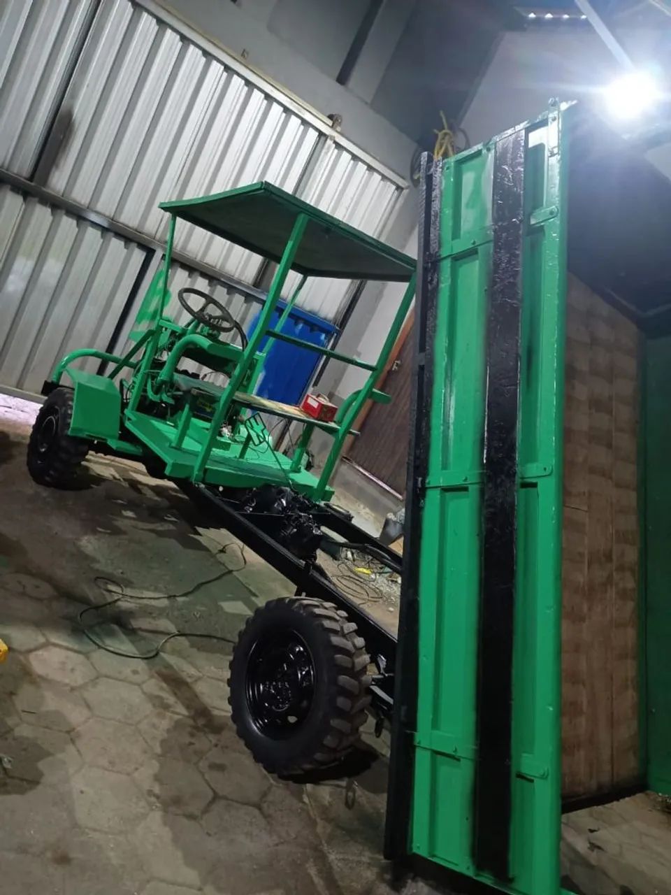 Vendo girico traçado, carreta basculante e com partida elétrica 