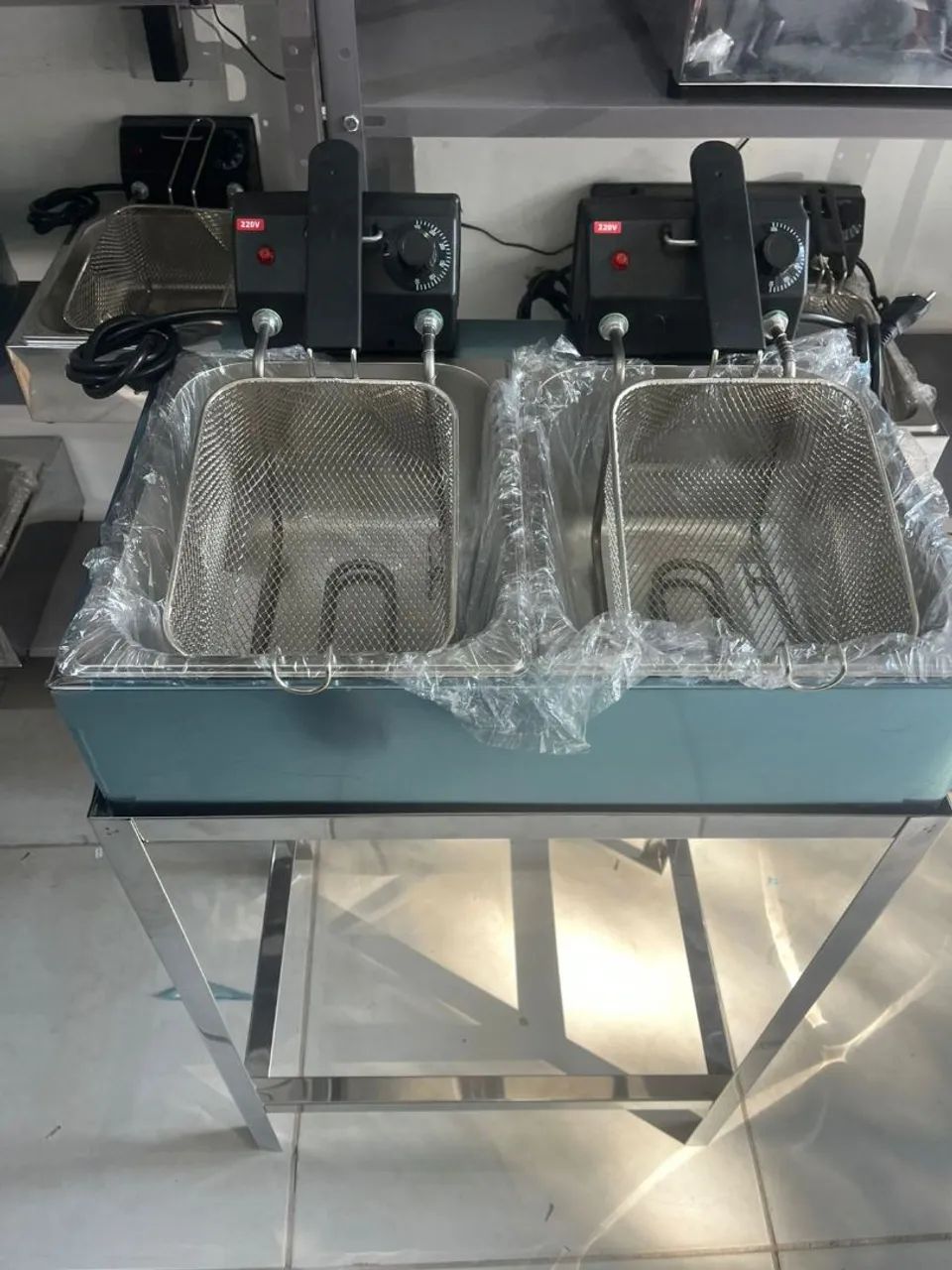 Fritadeira elétrica 2 Cubas 7 litros cada Cuba com cavalete