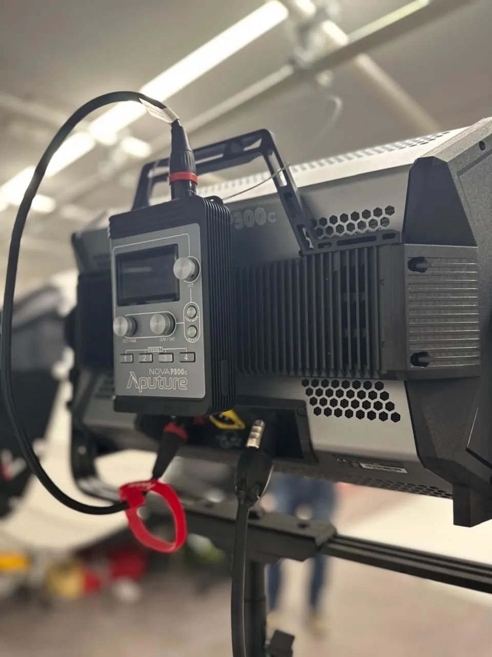 Aputure p300c com difusor