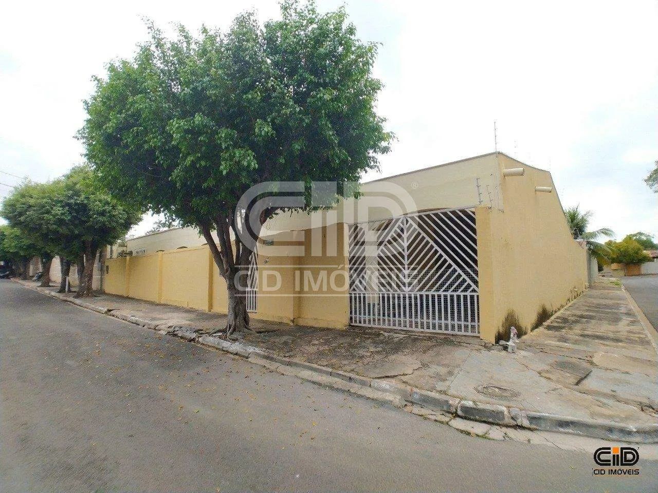 Casa com 5 Quartos e Piscina no Jardim das Américas - Foto 2