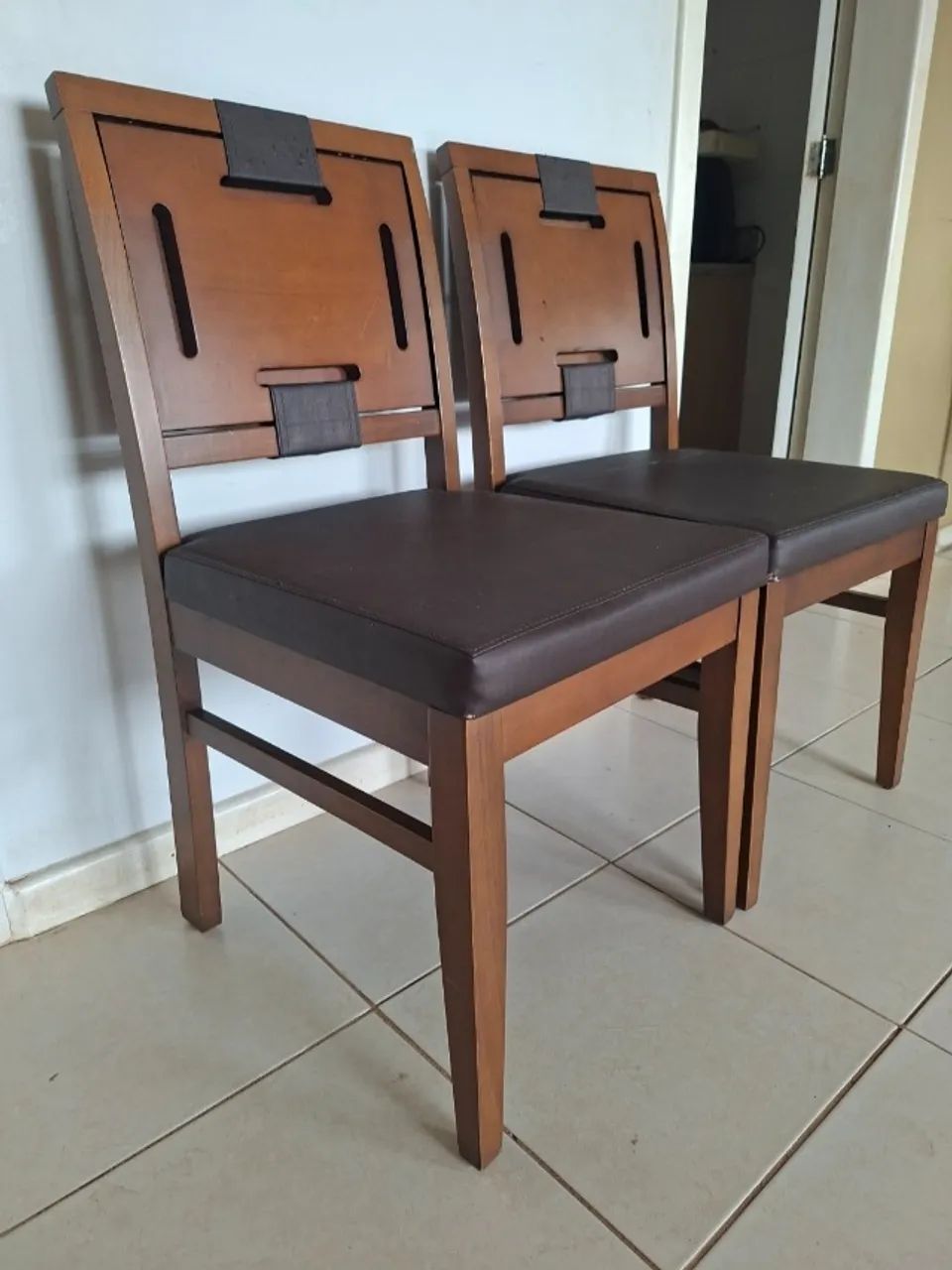 Mesa com 8 cadeiras de Madeira JACAUNA - Foto 4