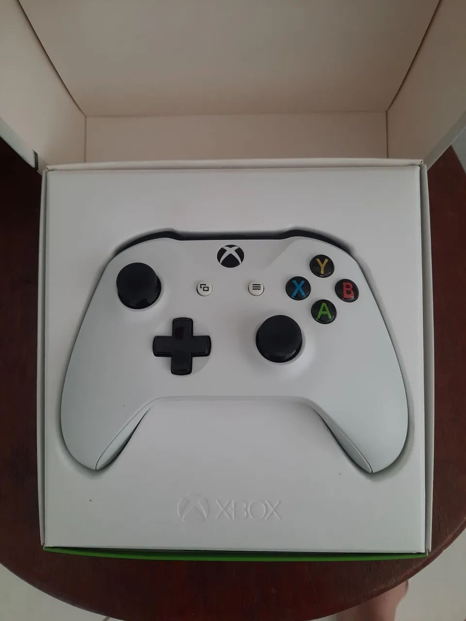 Controle de Xbox One branco na caixa  - Foto 3