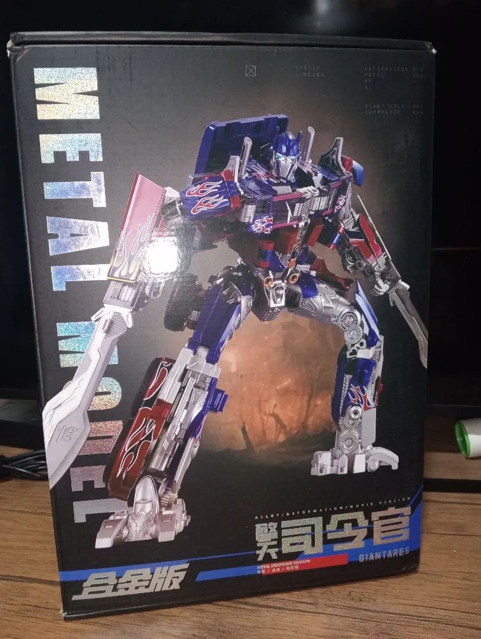 Optimus Prime; Transformers Metal Model 30cm - Foto 4