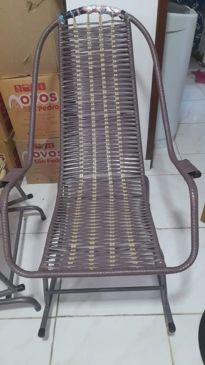 Vende-se uma Cadeira de Embalo (NOVA)