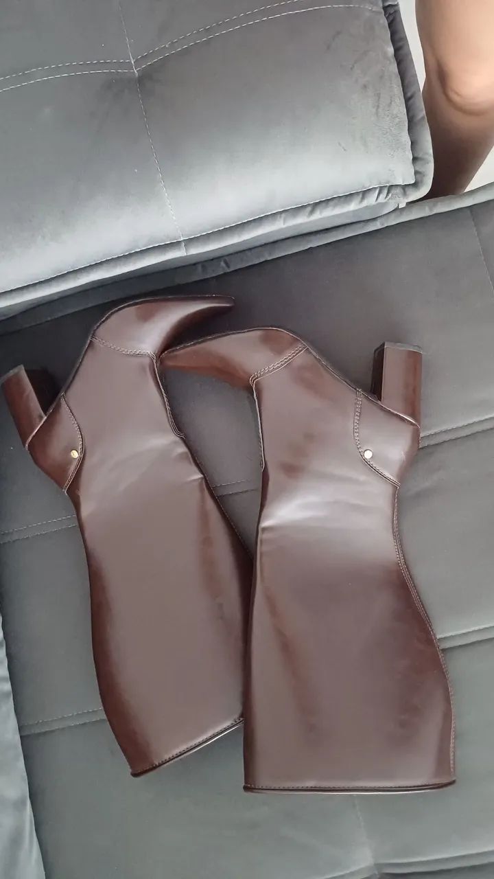 Vendo bota nunca usada 150,00