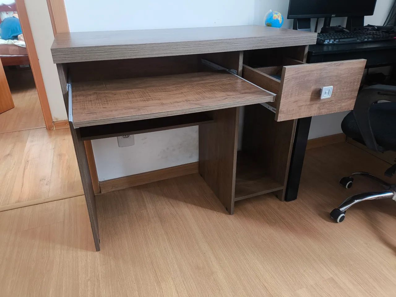 Escrivaninha com gaveta e porta teclado - muito resistente - Foto 2
