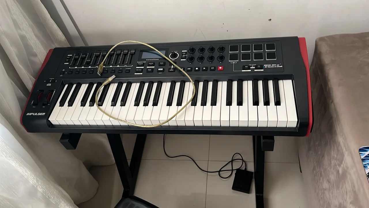 Controlador novation impulse 49 - Foto 3
