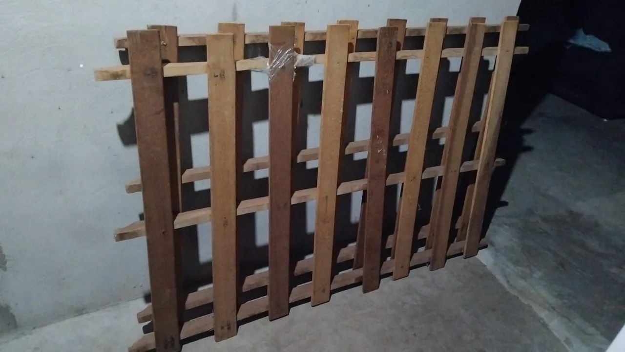 Cama de casal com grade
