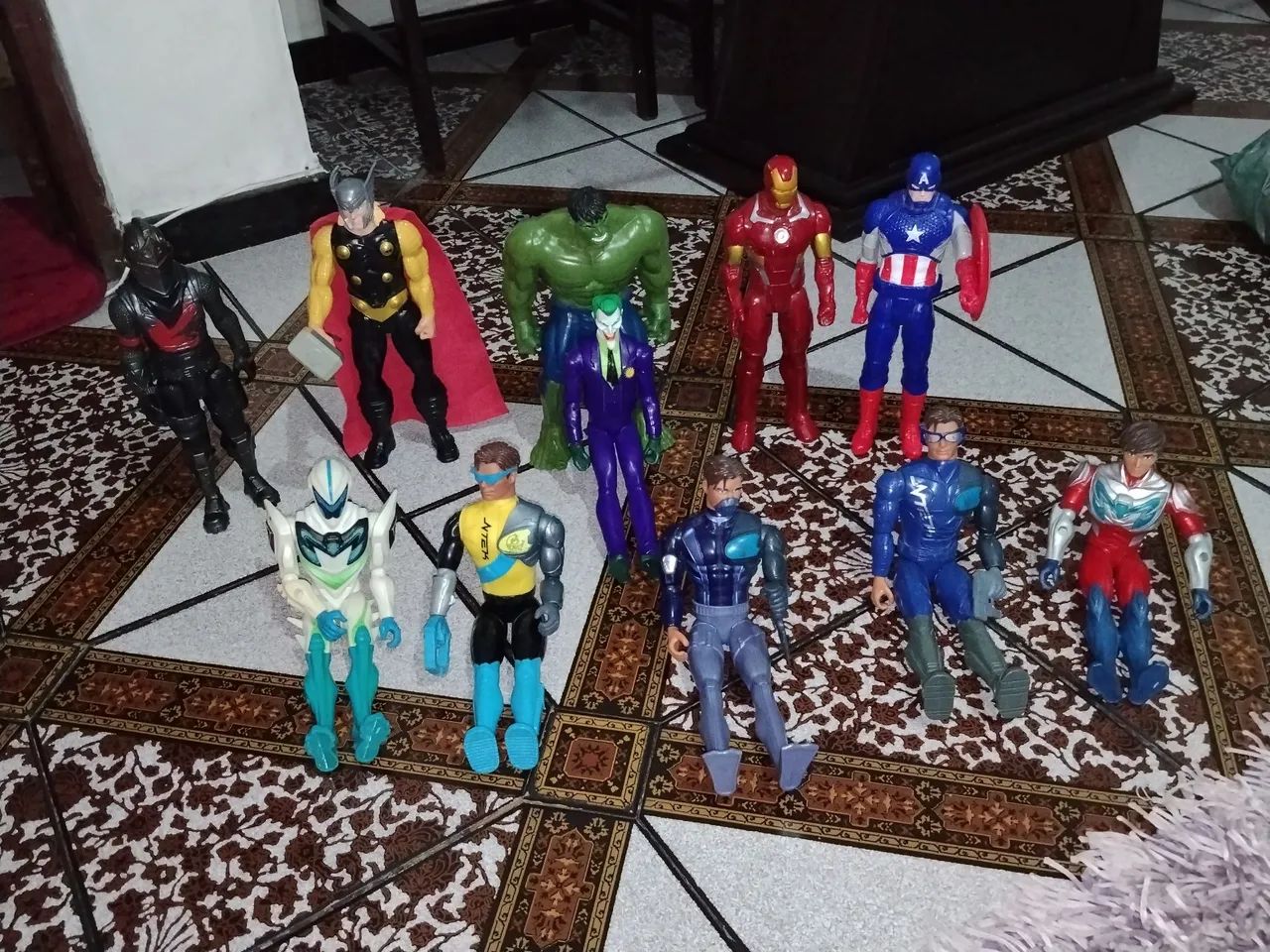Bonecos originais maxsteels/vingadores e perfeito estado  - Foto 3