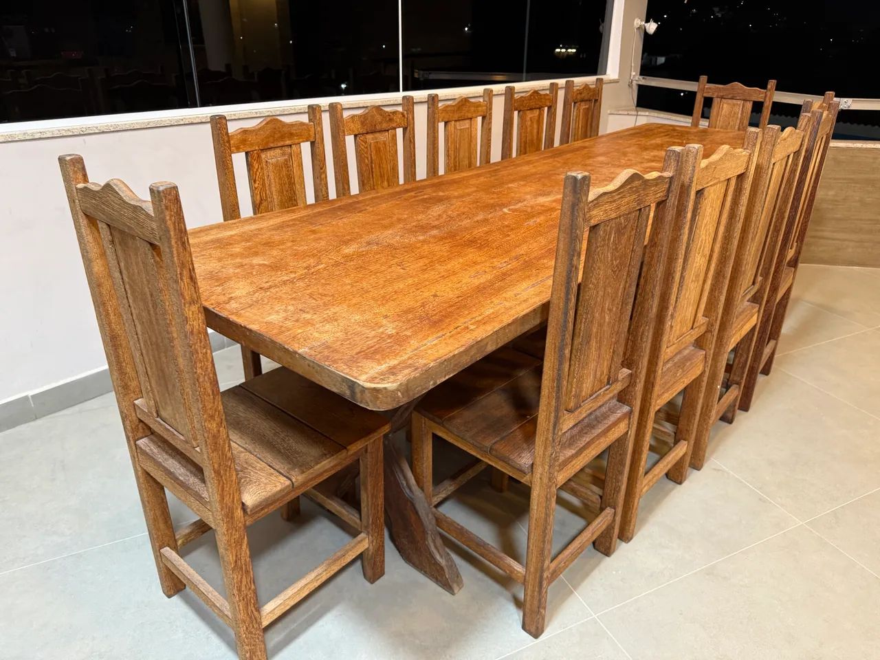 Mesa 12 cadeiras madeira maciça 
