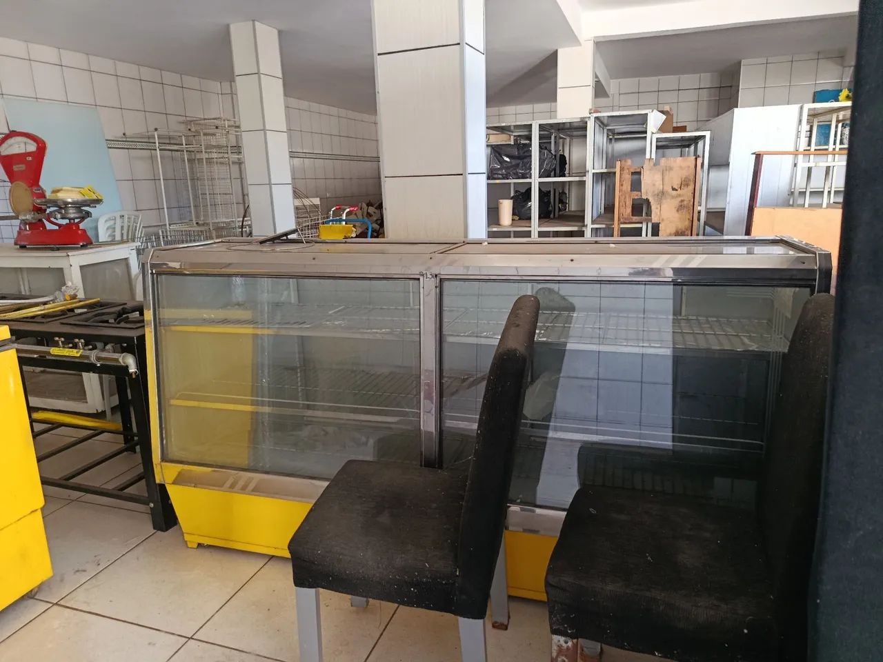 Vendo 2 Freezer um sendo vitrine  - Foto 2