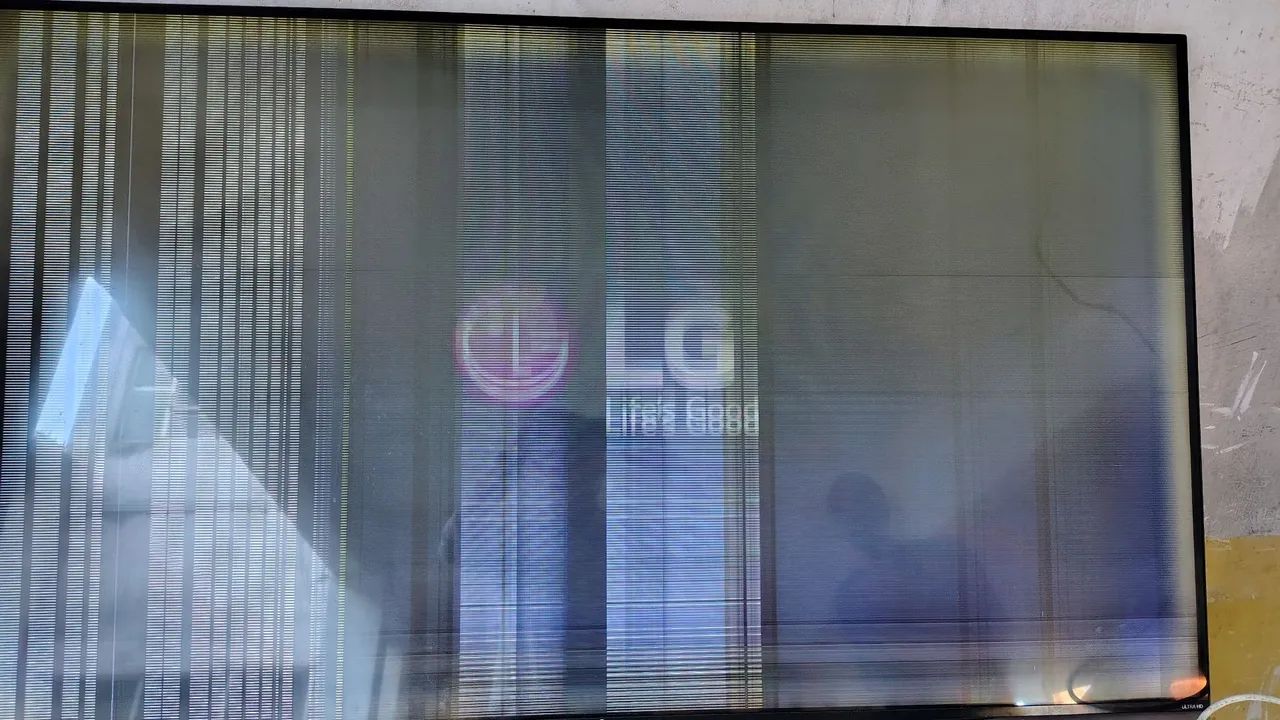 Tv LG 65 Polegadas ( Com Avaria) - Foto 3