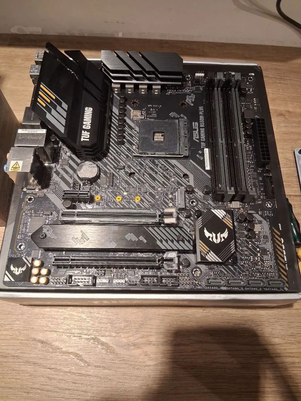 Placa mãe Asus B550M Tuf Gaming (com defeito) - Foto 3