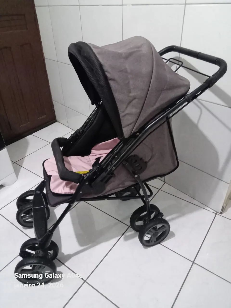 Carrinho de bebê bem conservado  - Foto 3