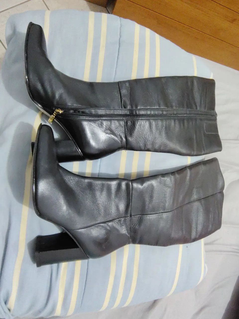 Bota de couro pelica preta 