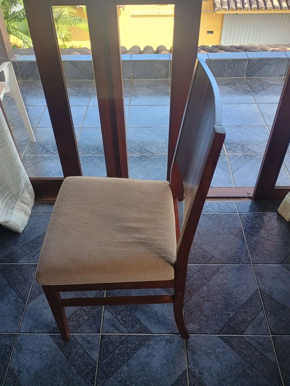 Conjunto mesa + 4 cadeiras madeira  - Foto 3