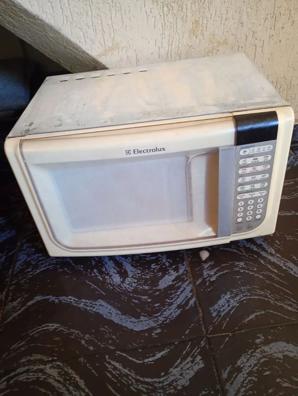 Vendo microondas Eletrolux #com defeito  valor 150 - Foto 2