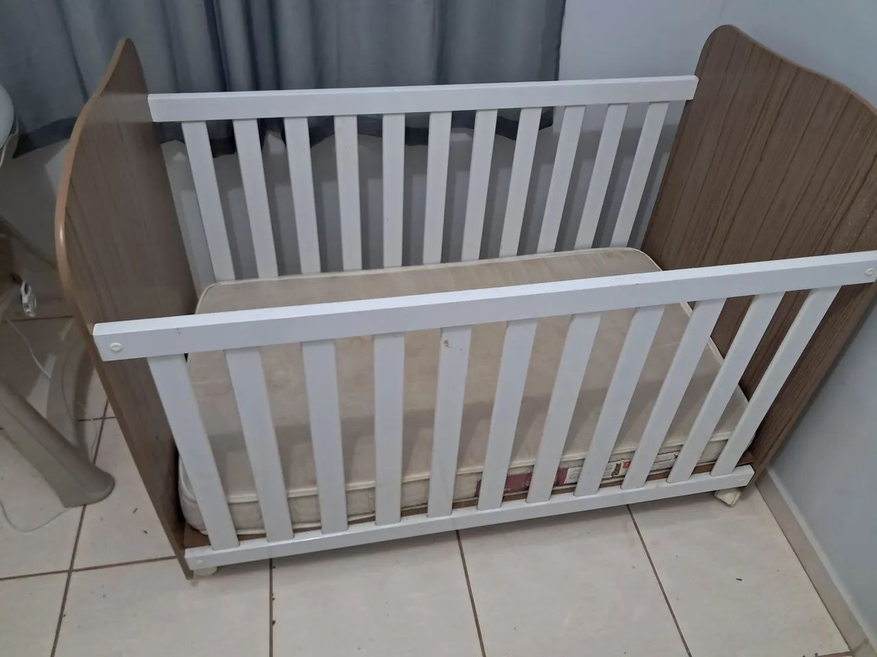 Berço ajustável com coxão