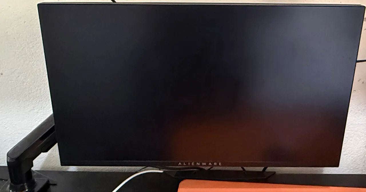 Monitor Alienware 25 360 Hz  6 meses de uso