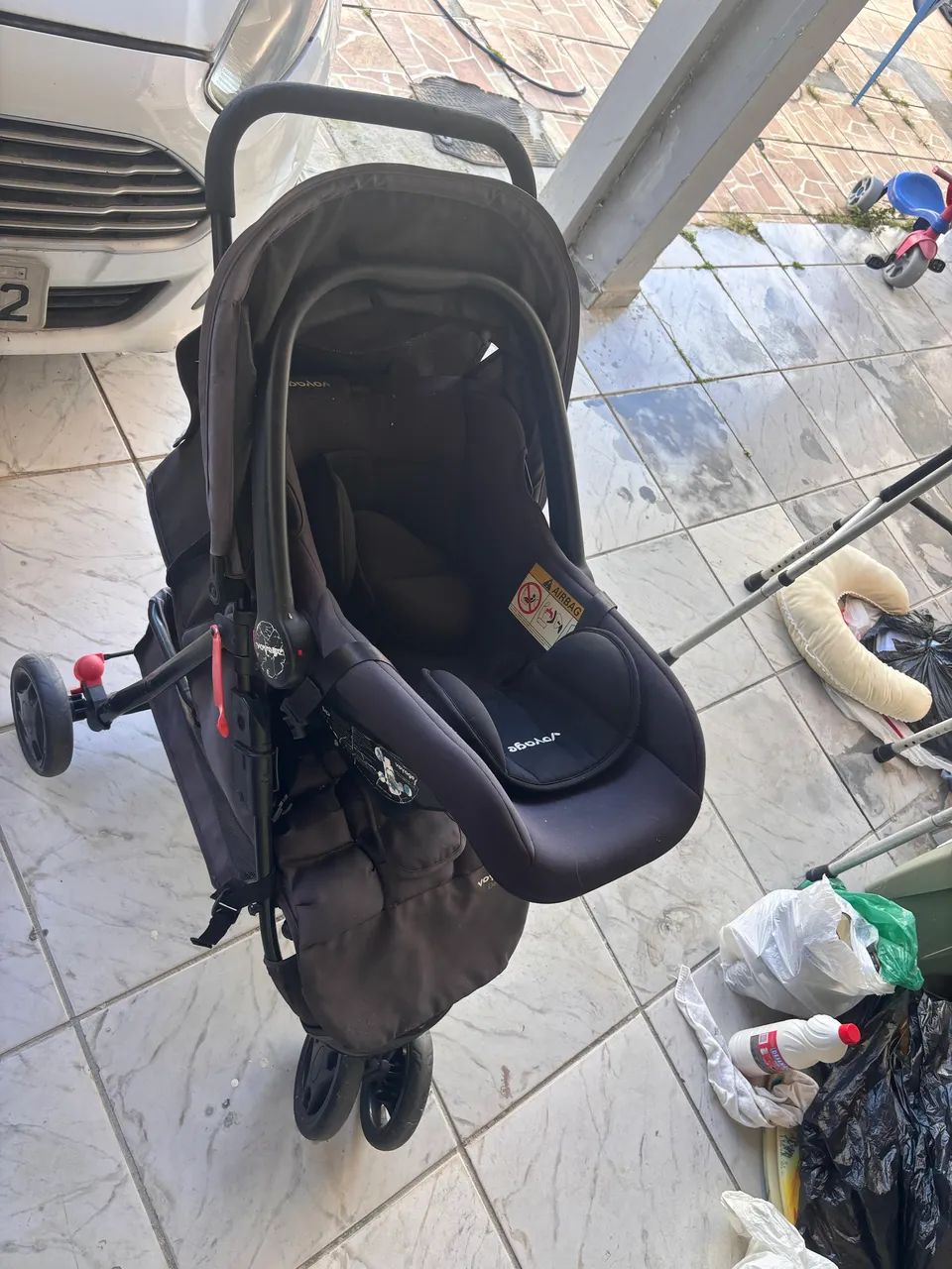 Carrinho de bebê voyage delta + bebê conforto que acopla 