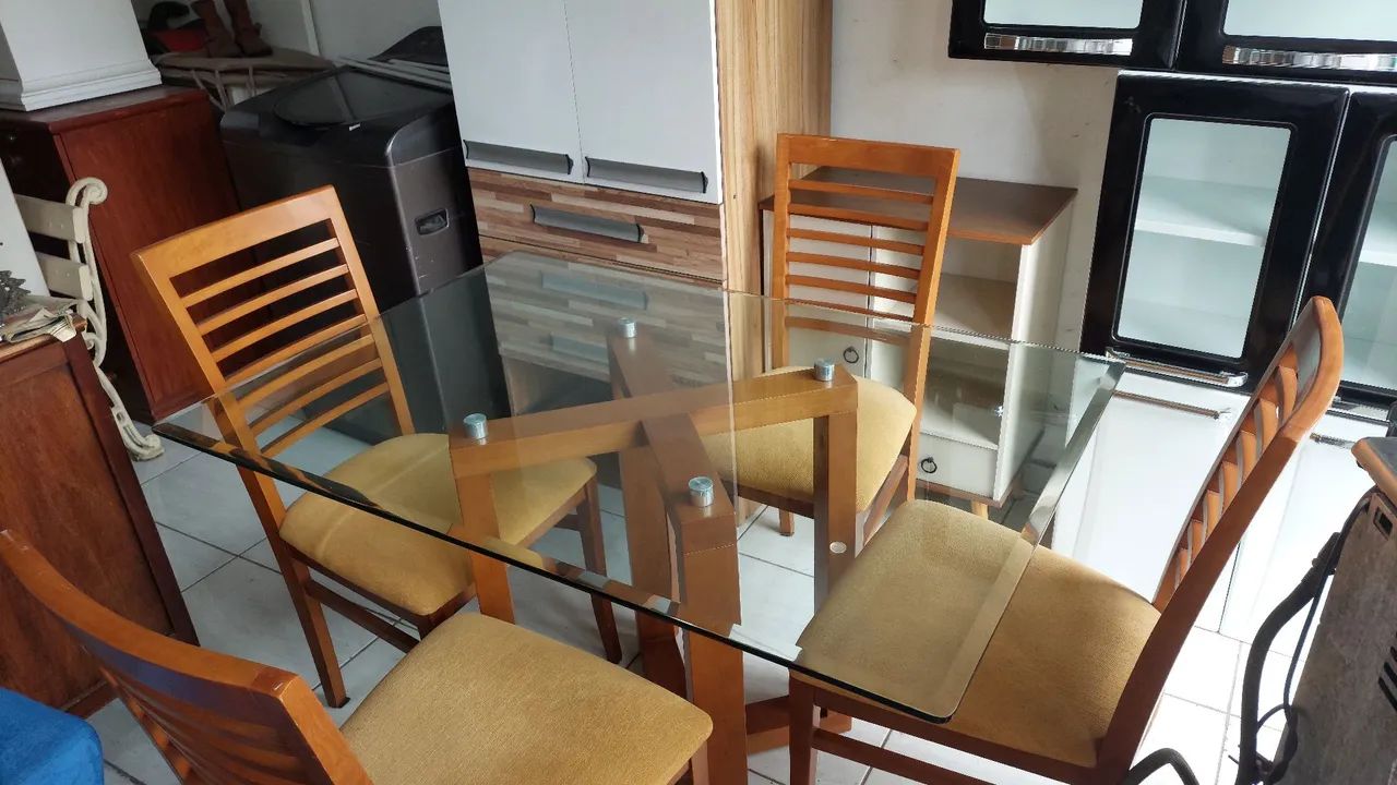 Mesa com 4 cadeiras madeira maciça 