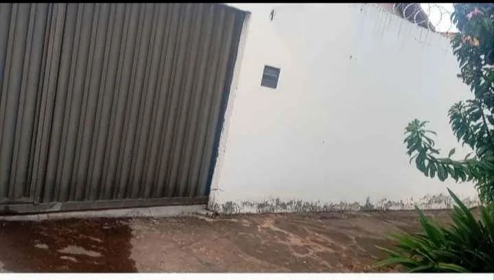 Aluga se casa no bairro Roosevelt 