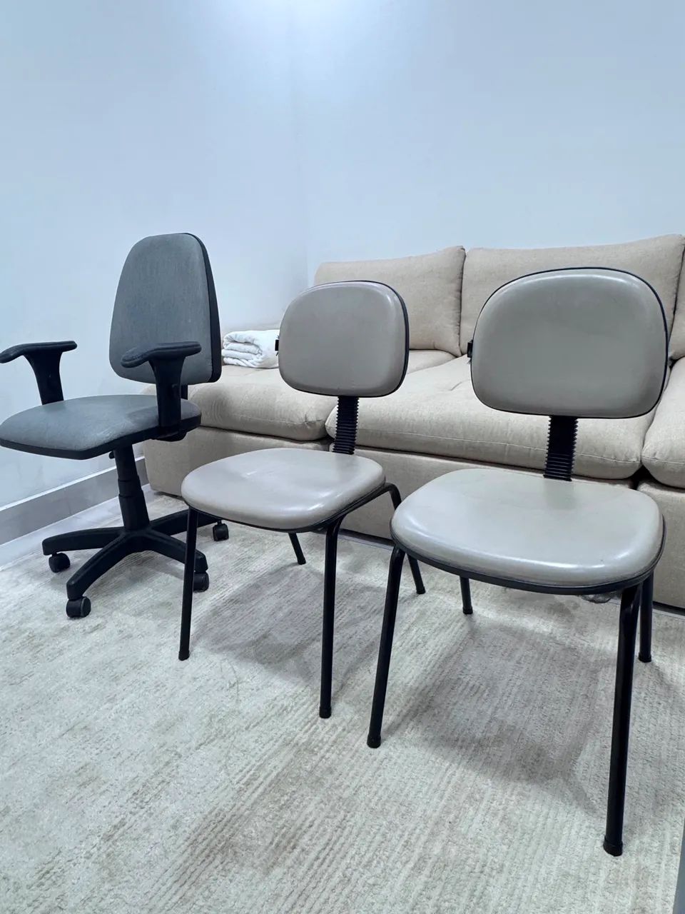 Kit de Cadeiras e Poltrona Cinza  - Foto 3