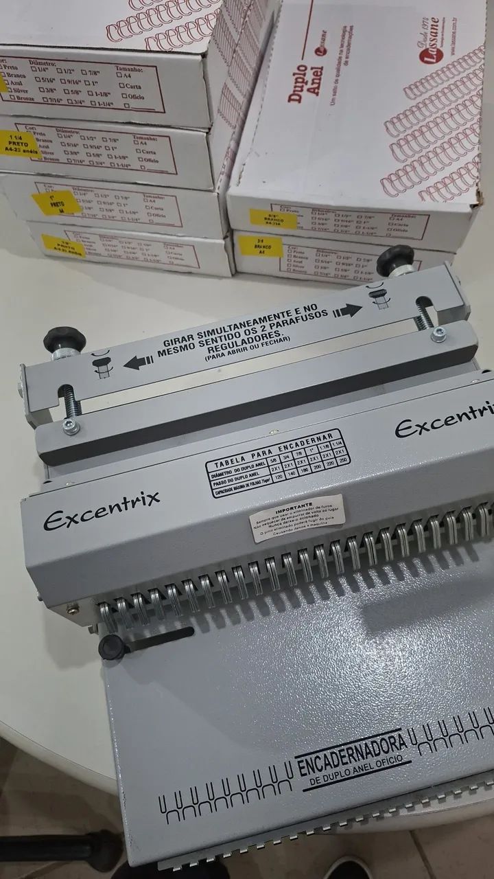 Máquinas Gráficas e materiais de consumo .