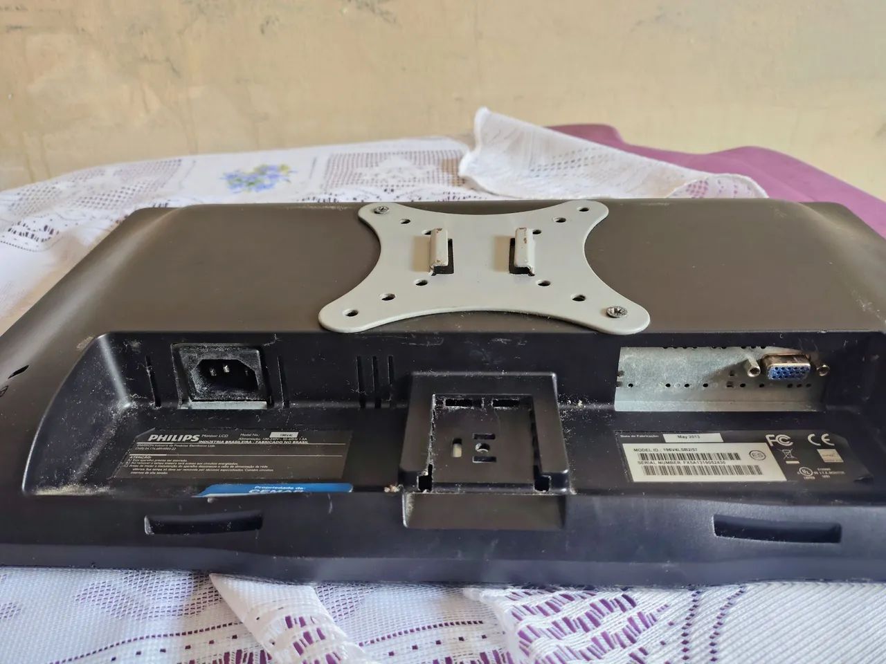 Monitor Philips com tela quebrada para retirada de peças ou conserto - Foto 3