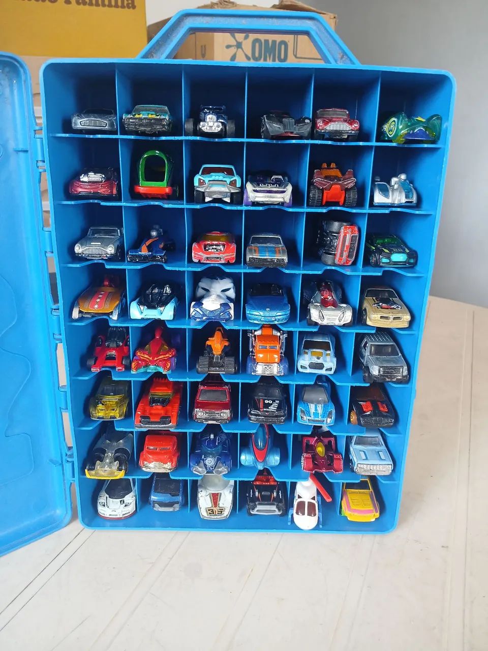 Maleta com 48 carrinhos Hot Wheels - Brinquedos e Jogos - Jardim