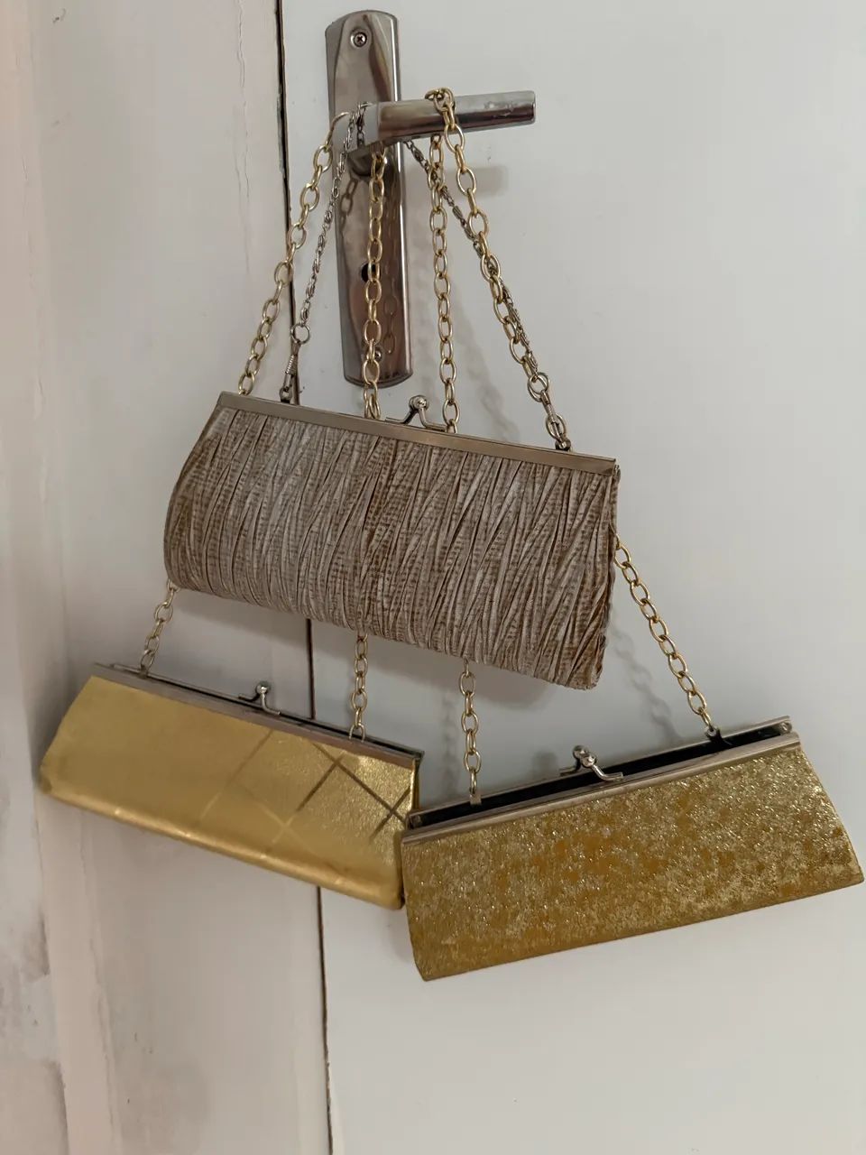 Bolsas douradas e prateadas de festa noturna - Foto 2
