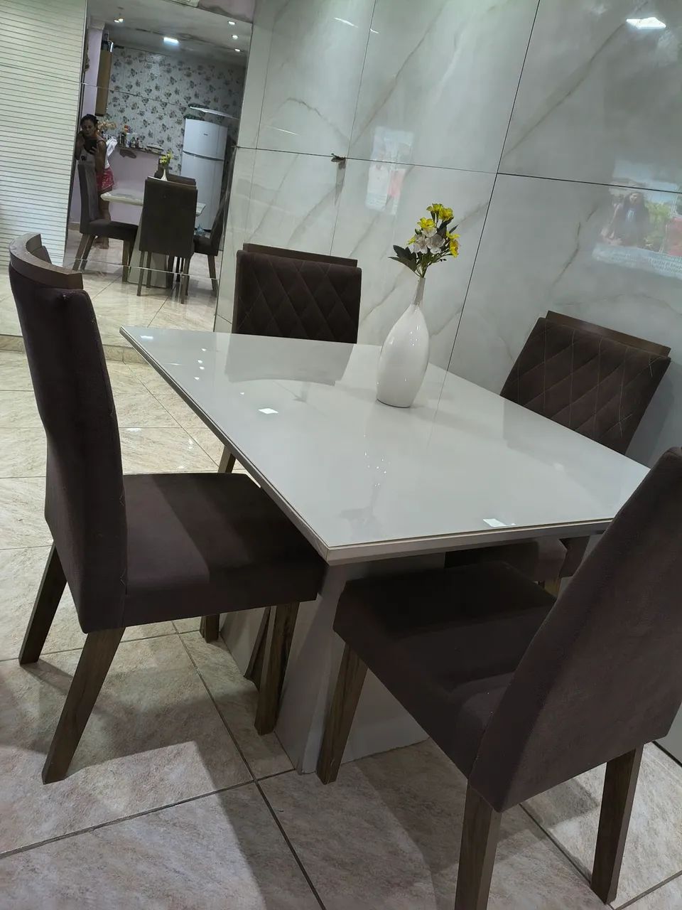 Mesa com 4 cadeiras  - Foto 2