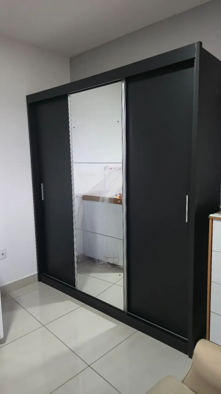 Guarda roupa Casal 3 portas com espelho - Foto 2