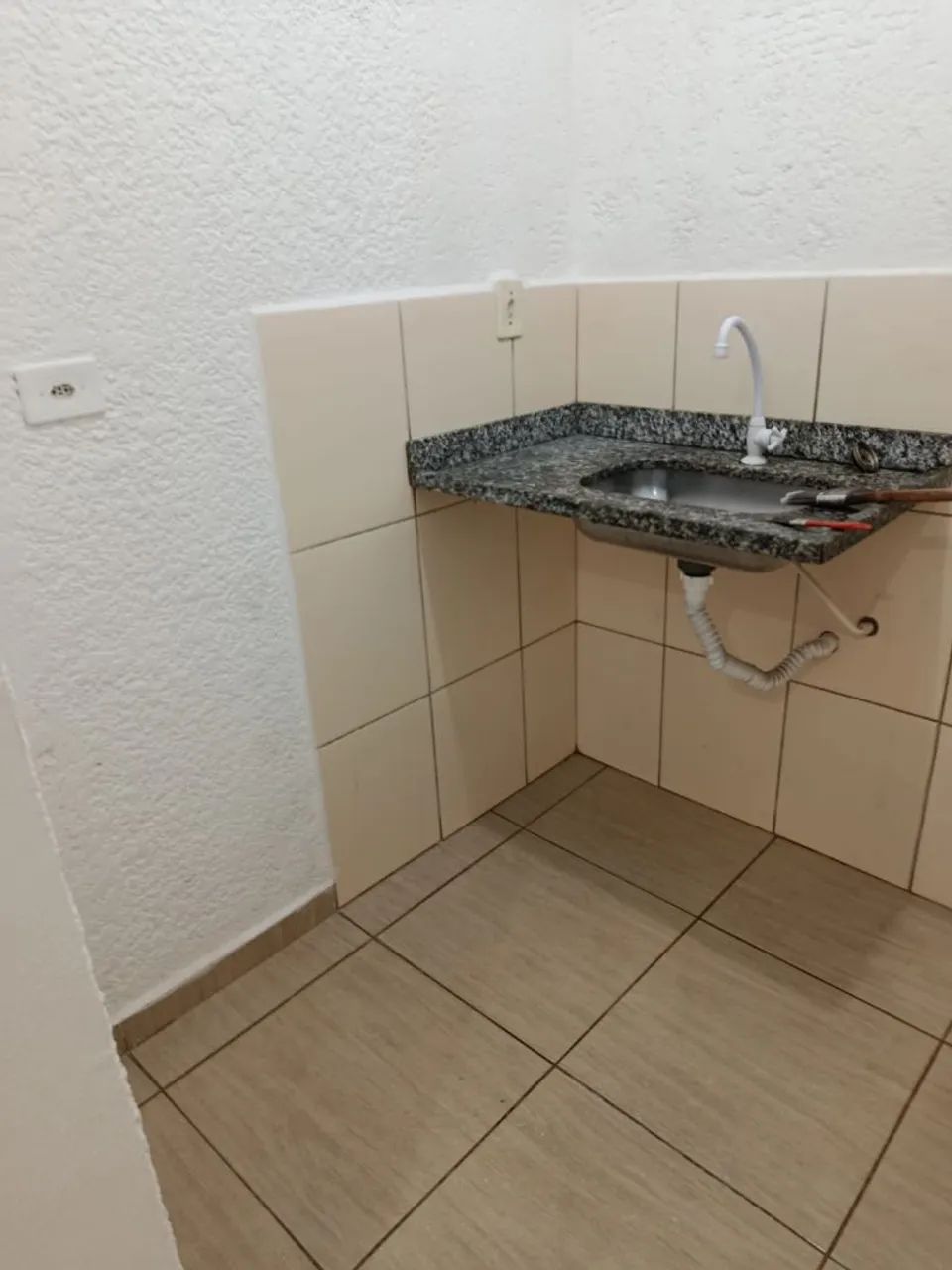 1 quarto com banheiro e cozinha - Foto 2