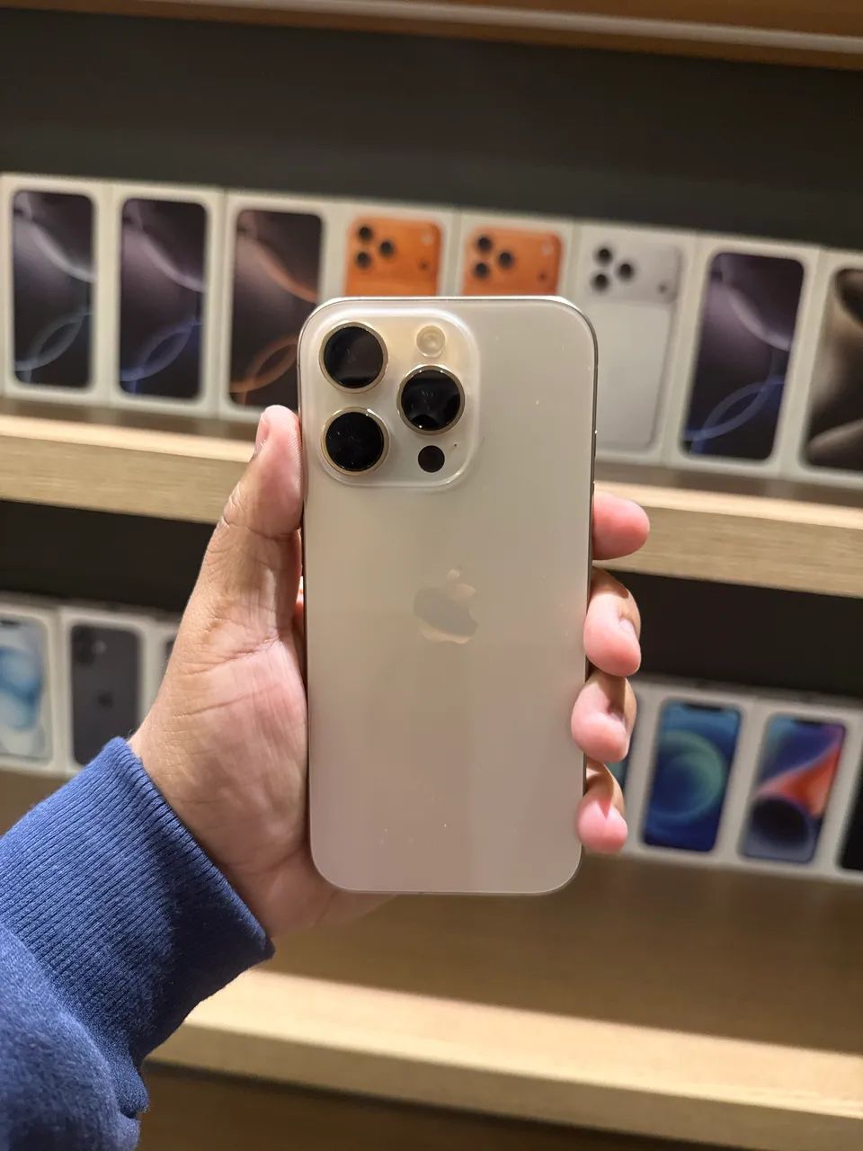 16 PRO DESERT DE 256GB - USADO - Foto 2