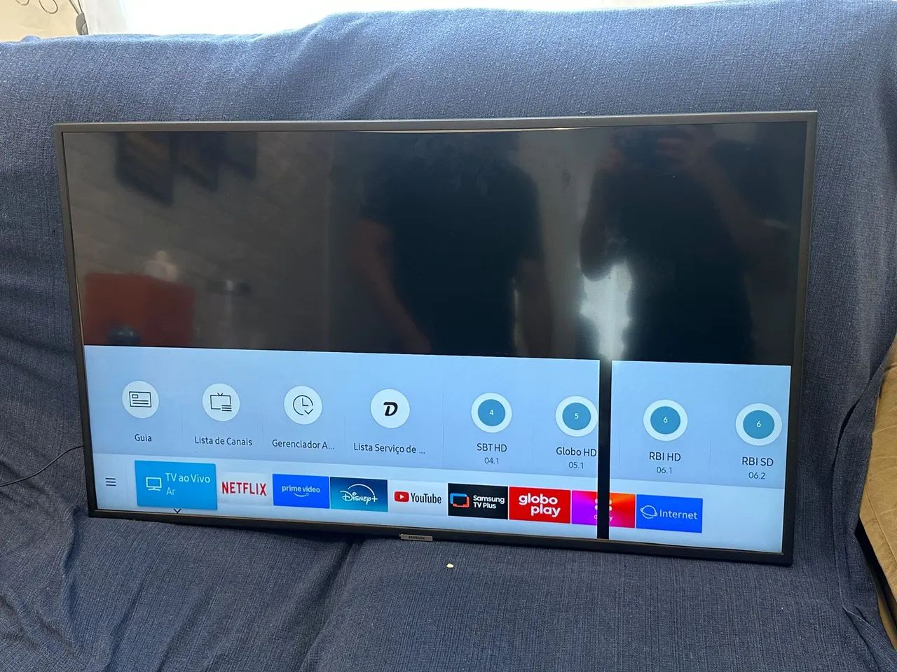 Tv Samsung 43 polegadas com detalhe na tela 